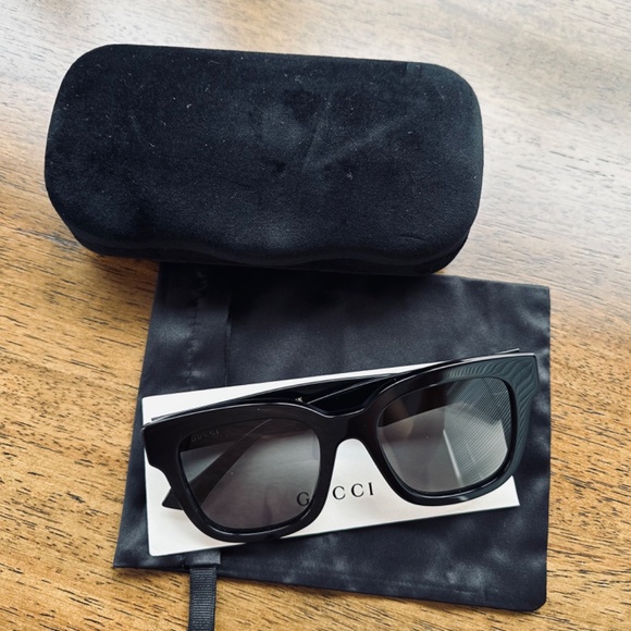 Gucci Sunglasses - Picture 7 of 9